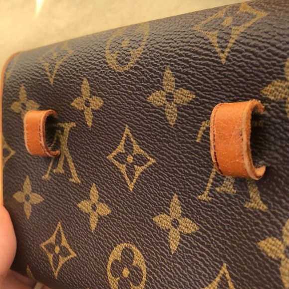 Louis Vuitton Florentine Pouch. ❤️ - Picture 9 of 16